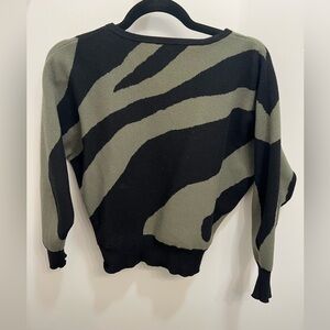 Carmen Marc Valvo Women's Sweater Black & Green